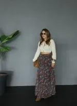 Desenli uzun etek, etnik desenli modern tasarım.