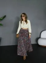 Desenli uzun etek, etnik desenli modern tasarım.