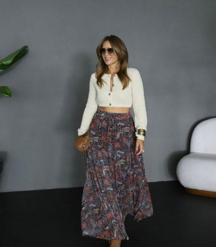 Desenli uzun etek, etnik desenli modern tasarım.