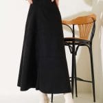 Fermuarlı süet kloş etek siyah renk, zarif bayan giyim kombini