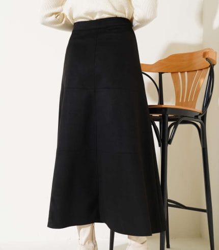 Fermuarlı süet kloş etek siyah renk, zarif bayan giyim kombini