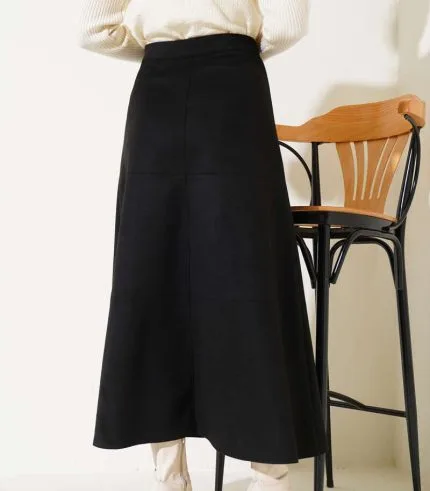 Fermuarlı süet kloş etek siyah renk, zarif bayan giyim kombini