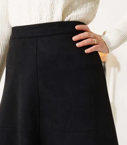 Fermuarlı süet kloş etek siyah renk, zarif bayan giyim kombini