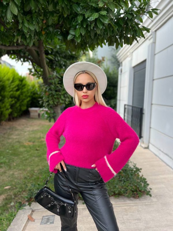 Yumuşak dokulu bisiklet yaka kazak – kolu çizgili kadın kazak | Ella Style