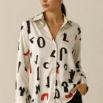 Desenli saten kadın gömlek – modern ve şık tasarım