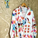 Desenli saten kadın gömlek – modern ve şık tasarım