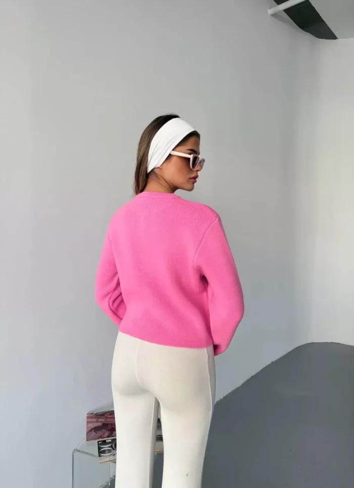 kadin-kalp-dugmeli-triko-hirka.webp7 kadın triko hırka – Kalp düğmeli crop model
