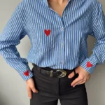 kalp nakışlı gömlek detay